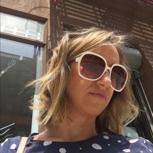 Meet your Posher, Claudia